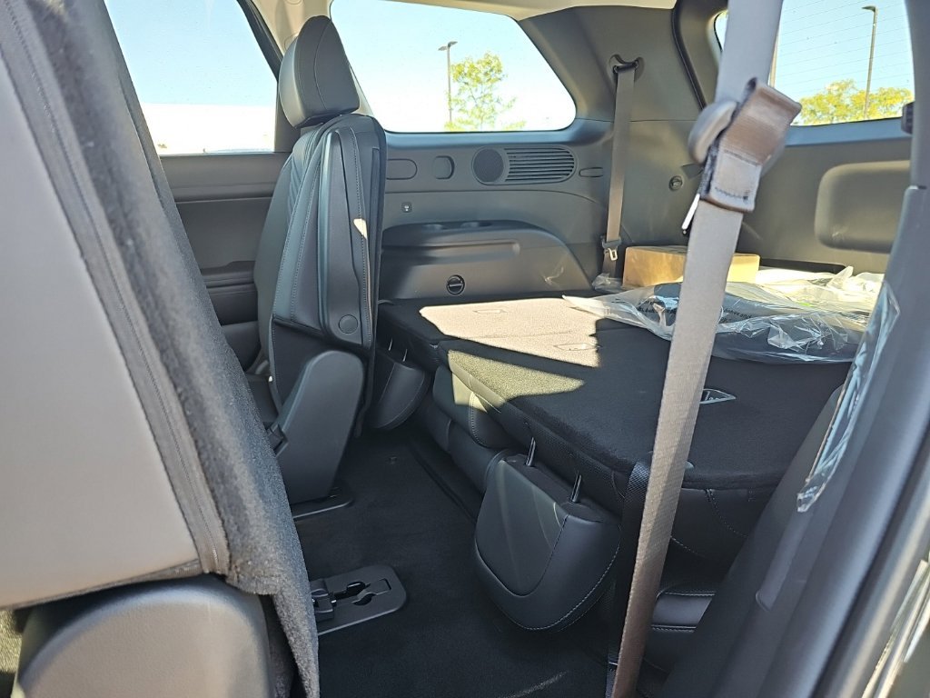 New 2027 Green Hyundai SEL Premium 7P image 37