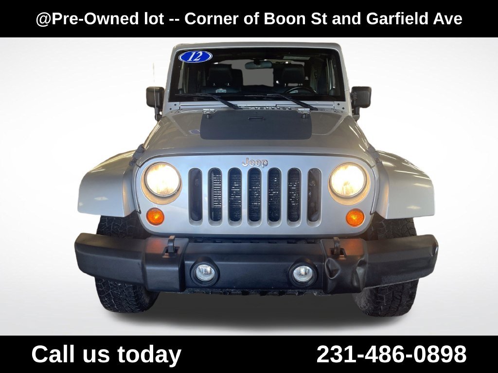 Used 2012 Silver Jeep Sahara image 8