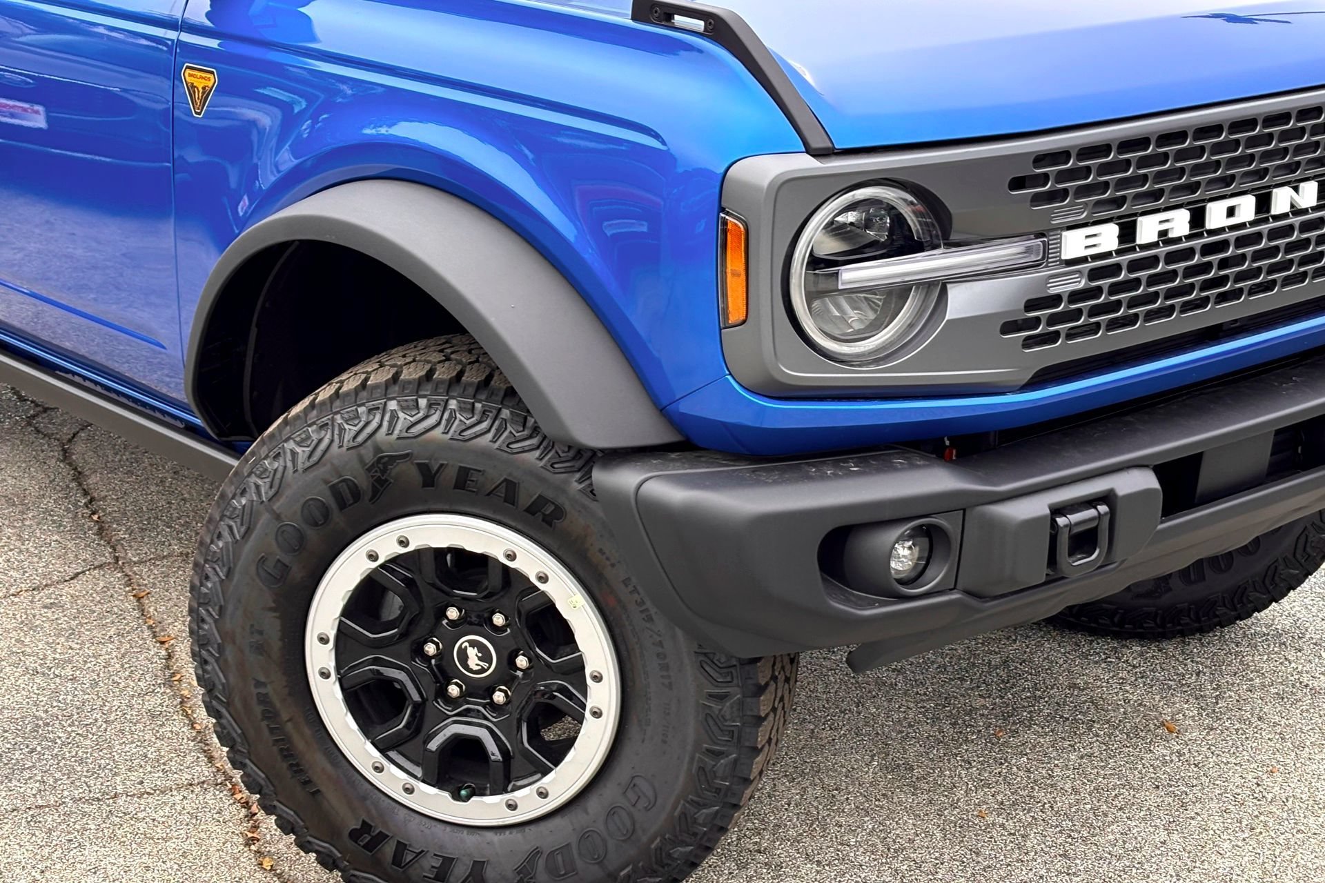New 2025 Velocity Blue Metallic Ford Badlands image 3