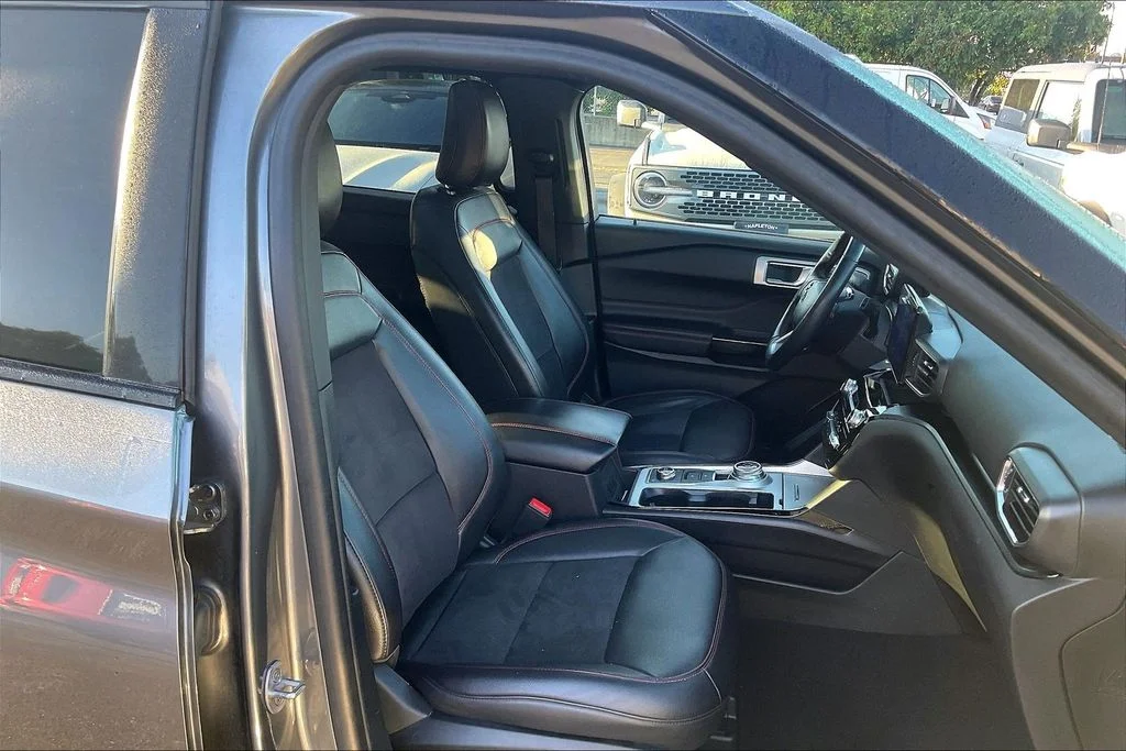 Used 2024 Gray Ford ST-Line image 6