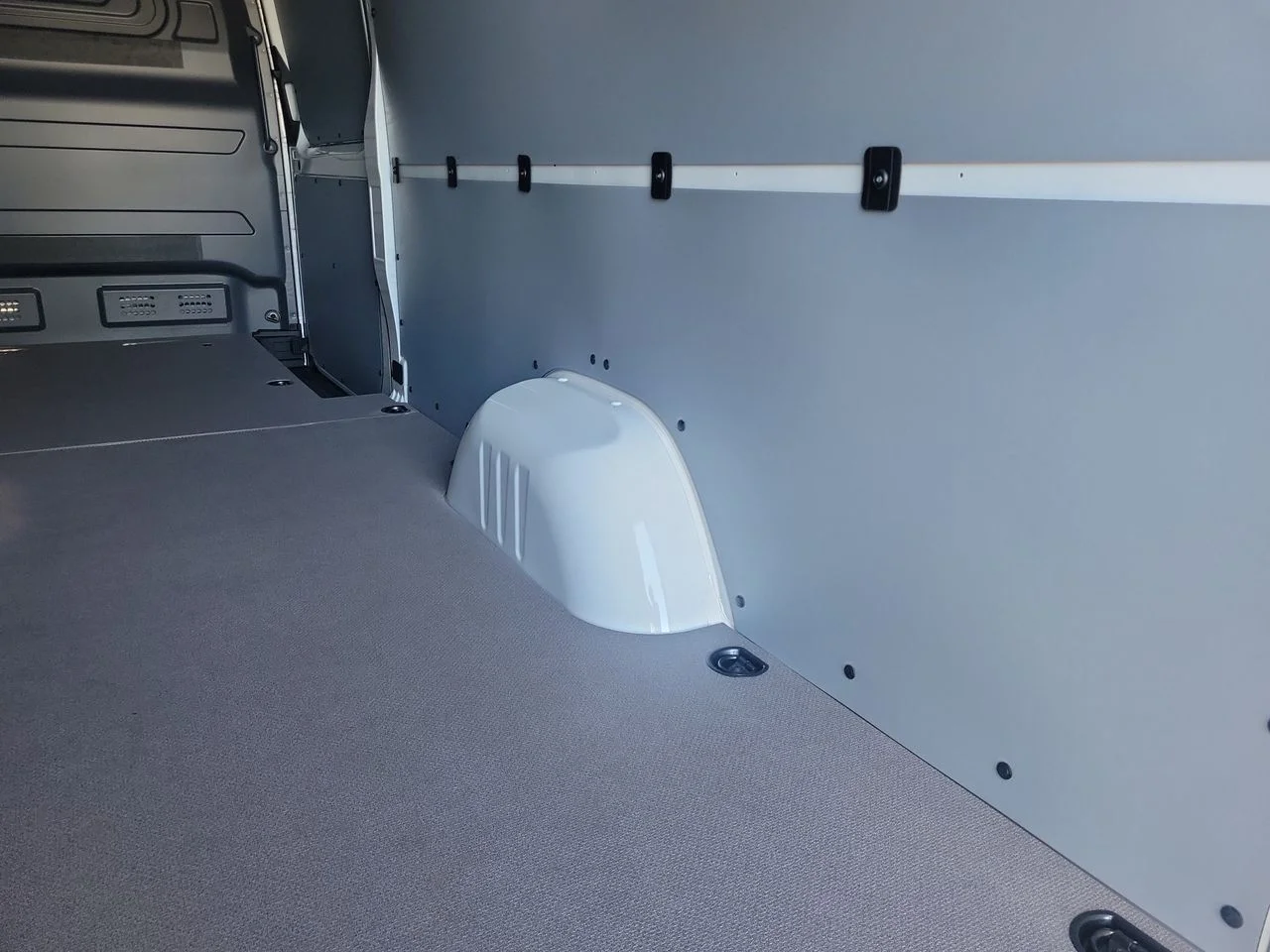 New 2026 Arctic+White Mercedes-Benz Cargo 170 WB image 9