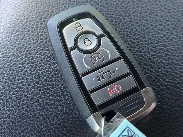 Used 2022 Agate Black Metallic Ford Lariat image 29