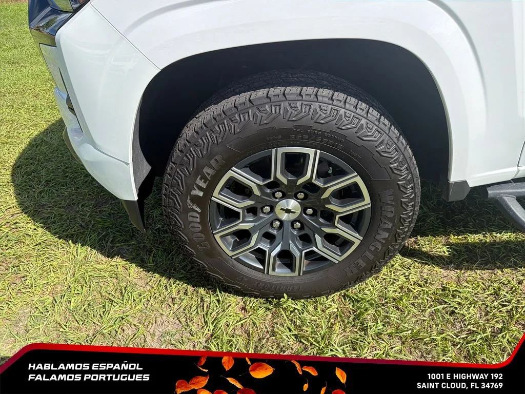 Used 2023 SUMMIT WHITE Chevrolet 4WD Z71 image 10