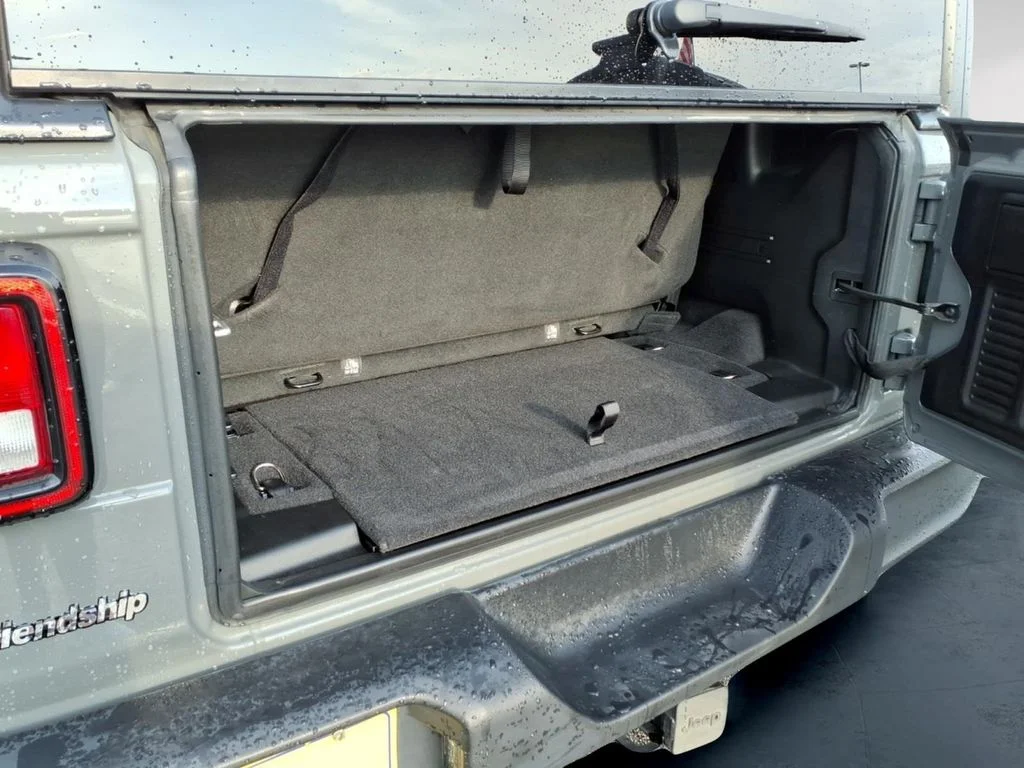 Used 2021 Gray Jeep Sport S image 11