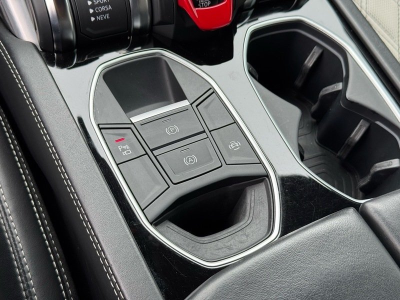 Used 2019  Lamborghini Base image 65