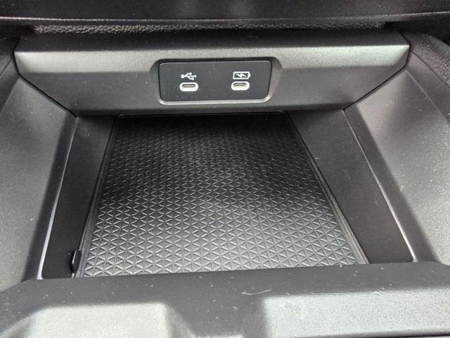 Used 2025  Honda SE image 34