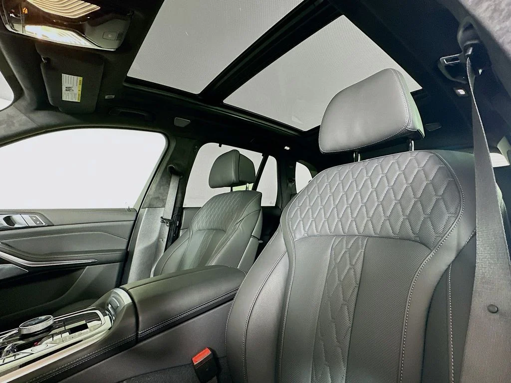 2026 BMW X5 M60i - Photo 16