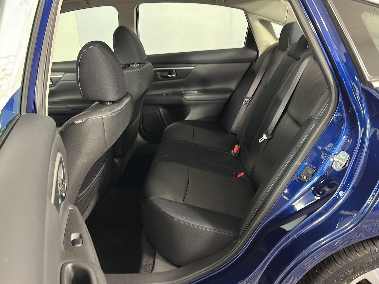Used 2018 Deep Blue Pearl Nissan 2.5 SR image 23