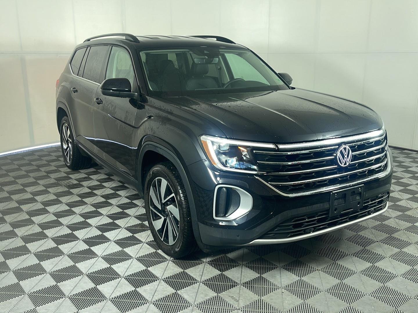 Used 2026  Volkswagen 2.0T SE w/Technology image 3