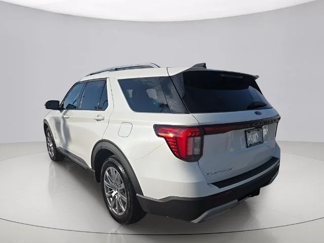 New 2026 Star White Metallic Tri-Coat Ford Platinum™ image 34