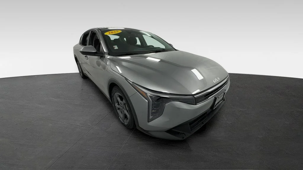 2025 Kia K4 LXS AT's photo