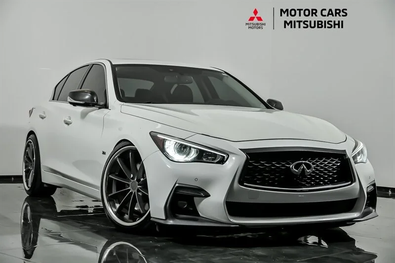 Used 2018 Majestic White INFINITI 3.0T Sport image 1