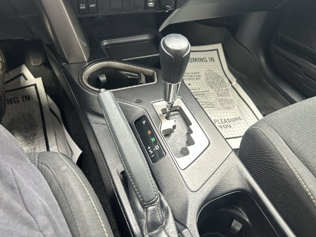 Used 2018 White Toyota XLE image 32