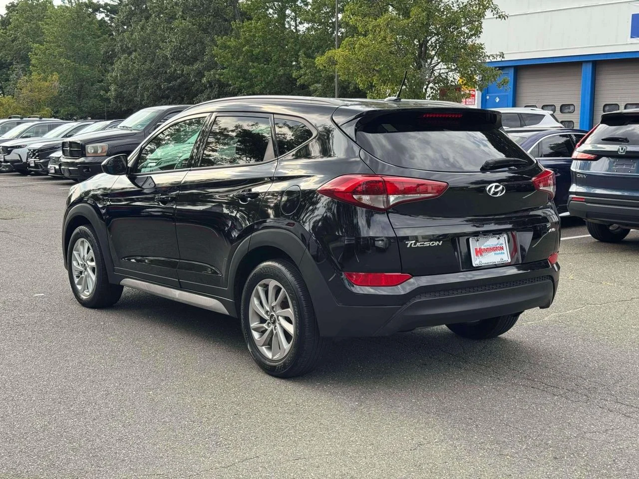 Used 2017 Black Noir Pearl Hyundai SE image 5