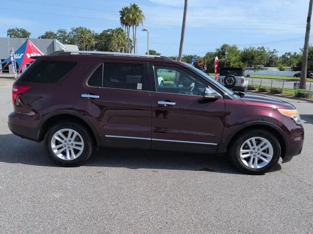 Used 2011 Red Ford XLT image 3