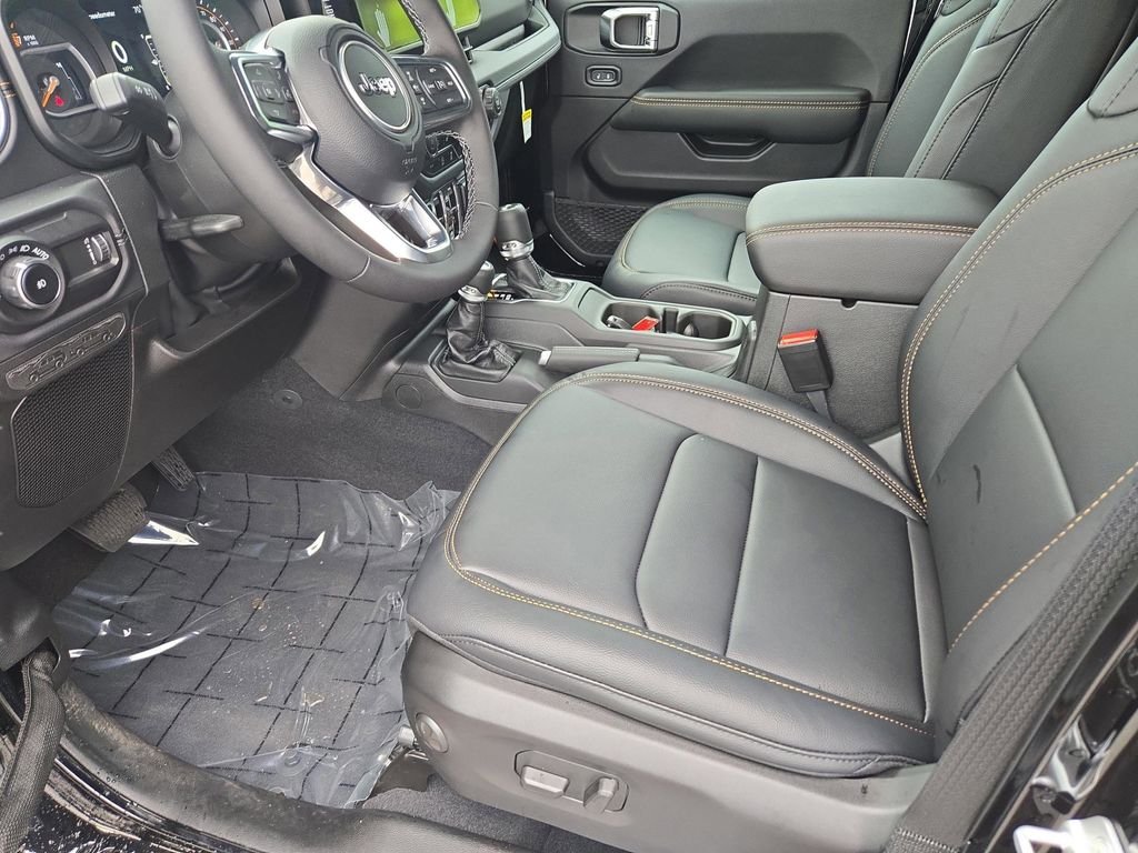 2025 Jeep Wrangler 4-Door Sahara - Photo 30