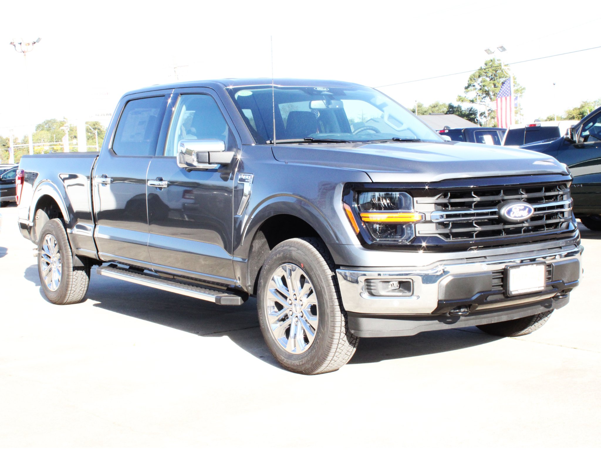 New 2026 Carbonized Gray Metallic Ford XLT image 19