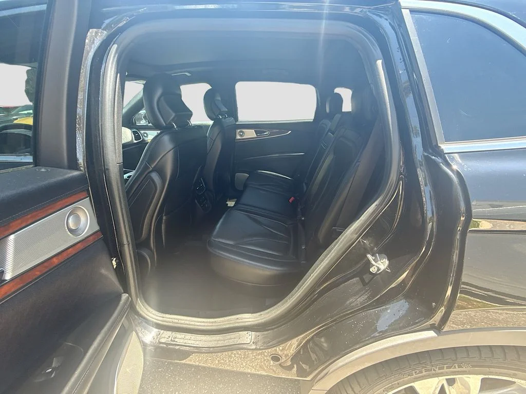 Used 2018 Black Lincoln Reserve image 27