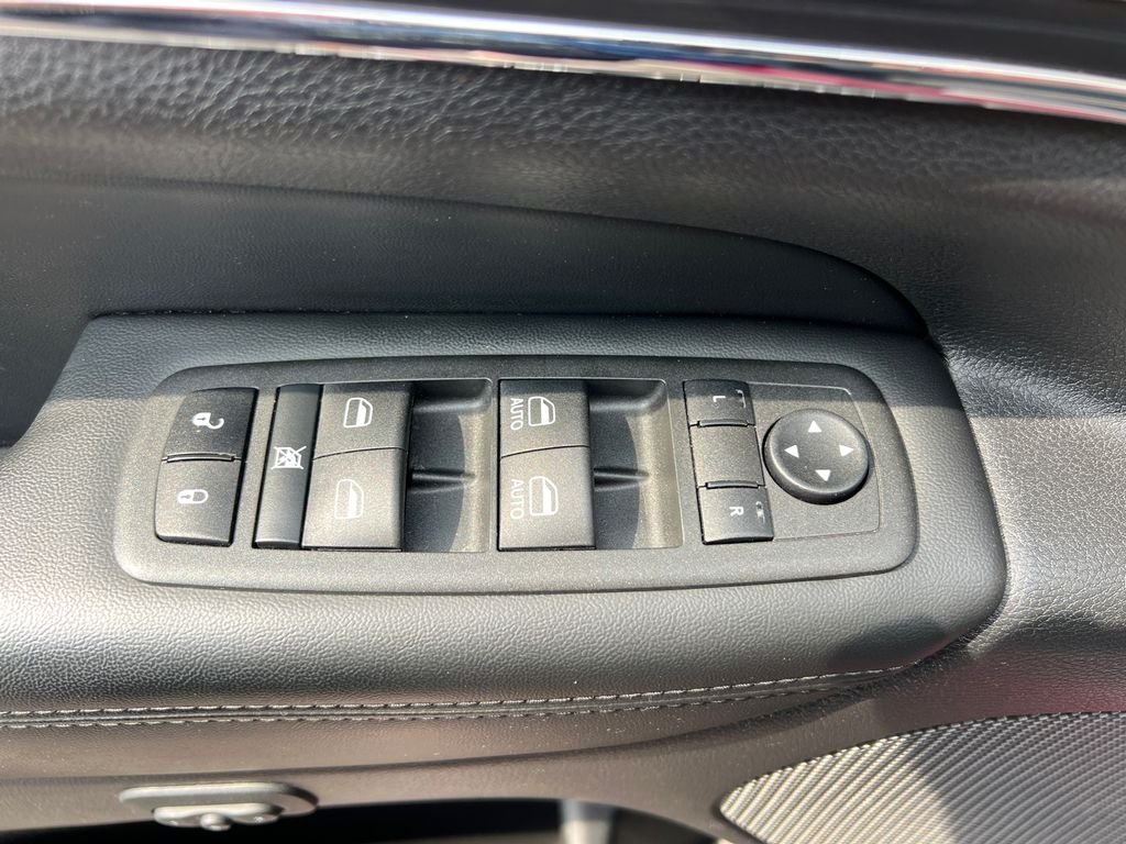 Used 2022 Red Jeep Limited image 11