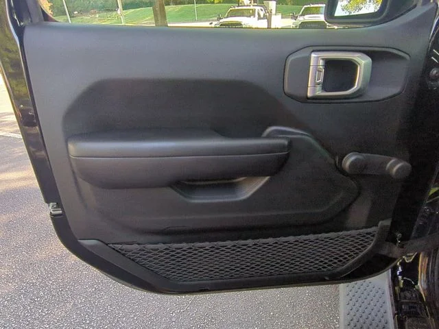 Used 2019 Black Jeep Sport image 12