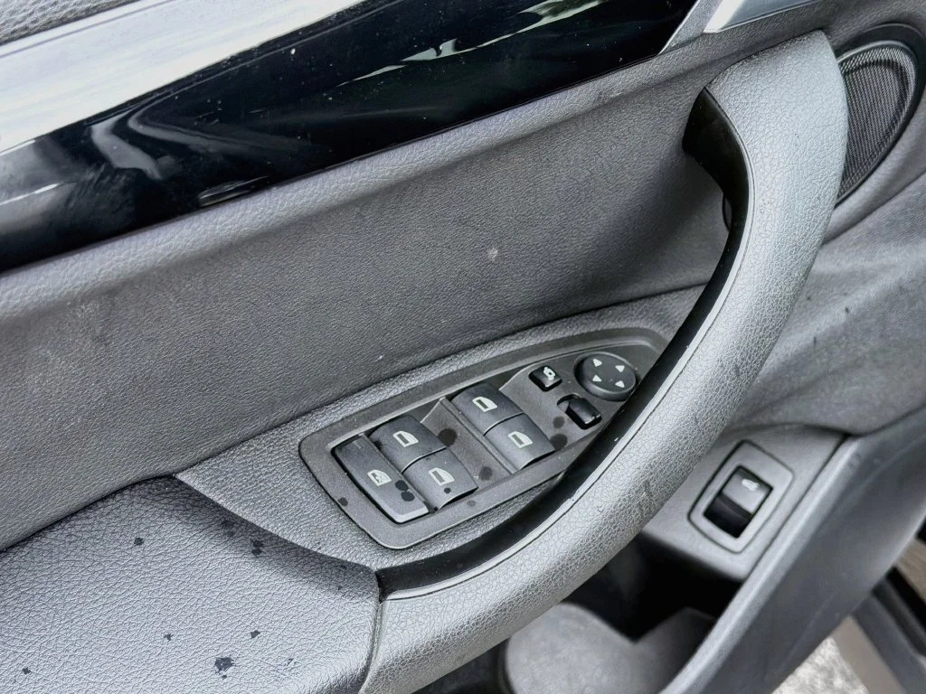 Used 2019 Black BMW sDrive28i image 22