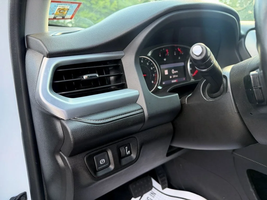 Used 2020 Summit White GMC FWD 4dr SLT w/ Upgraded 3.6-Liter DOHC V6 Engine image 12
