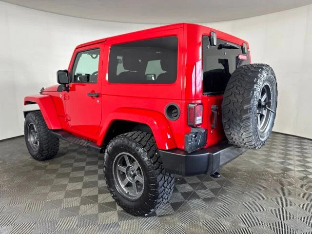Used 2015 Firecracker Red Clear Coat Jeep Sahara image 6