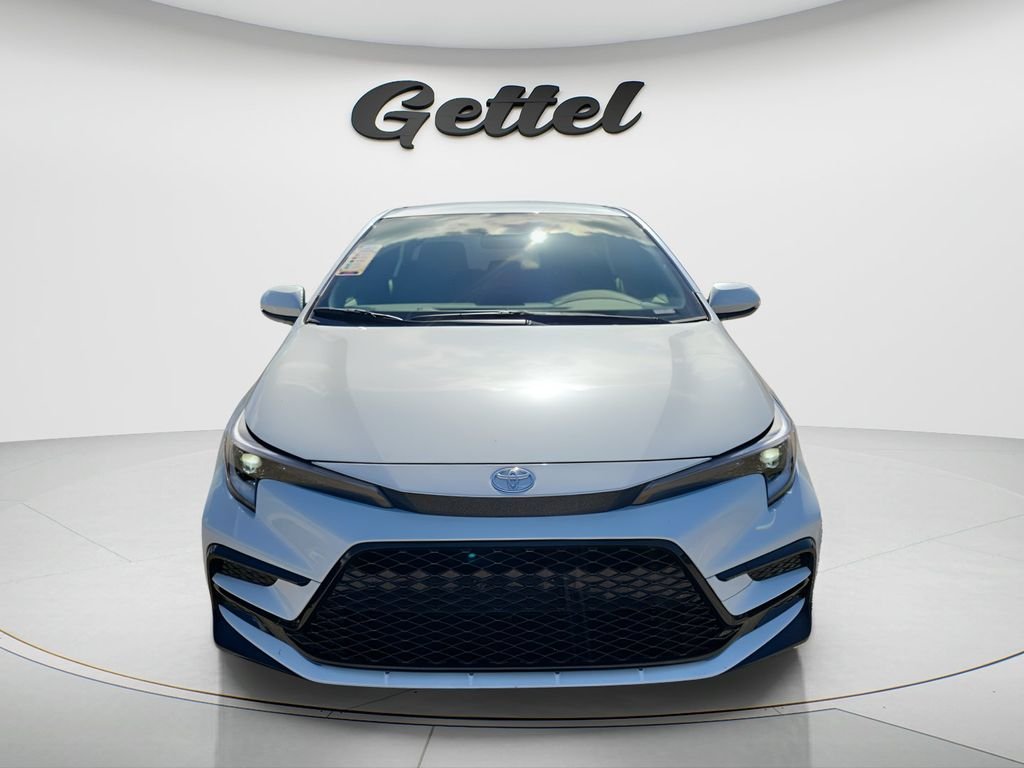 New 2026 Wind Chill Pearl <sup>1</sup> Toyota  SE image 2