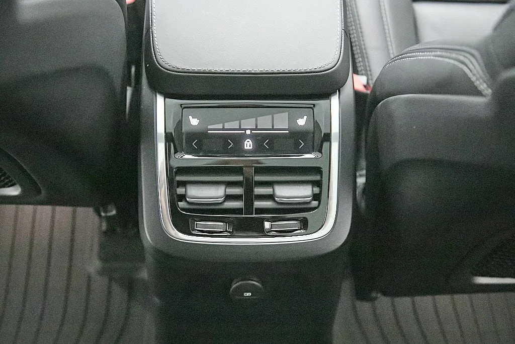 Used 2024 Black Volvo Ultimate image 27