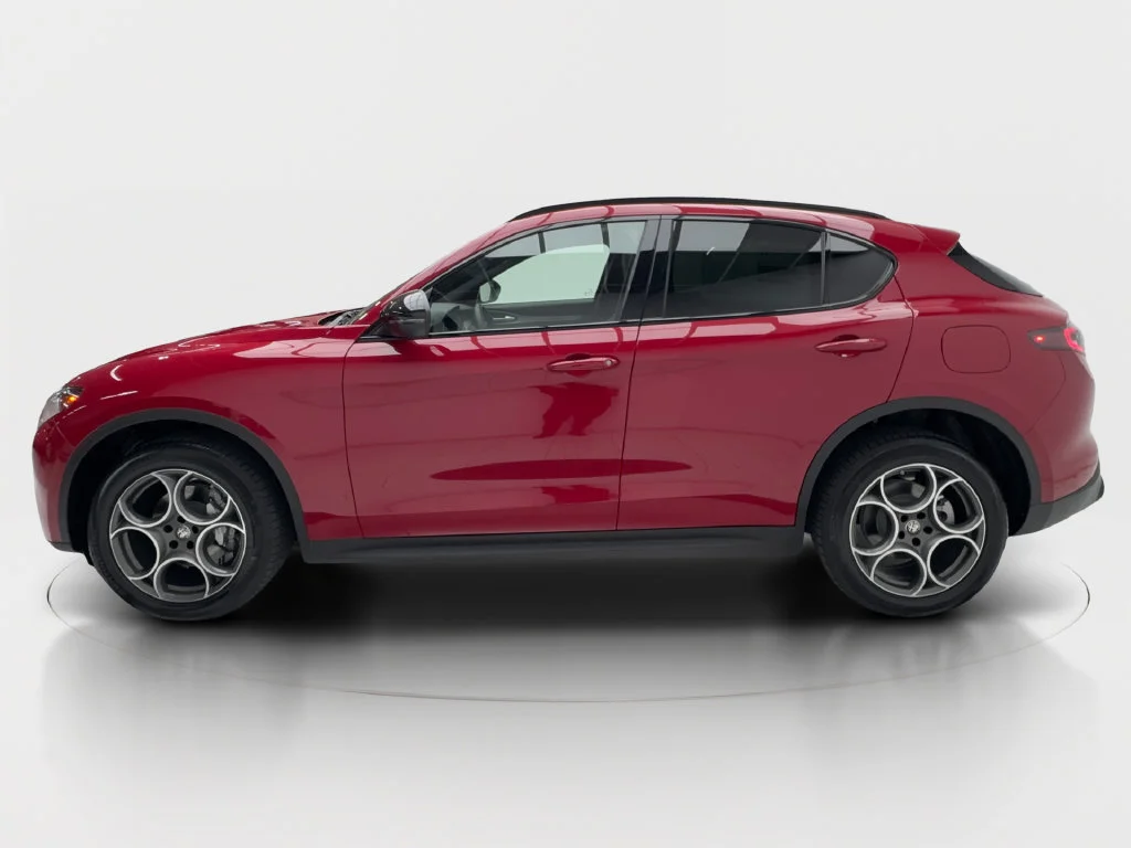 New 2026 Red Alfa Romeo Base image 7