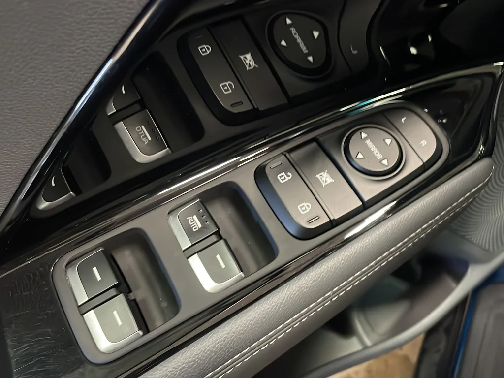 Used 2022 Blue Kia LXS image 38
