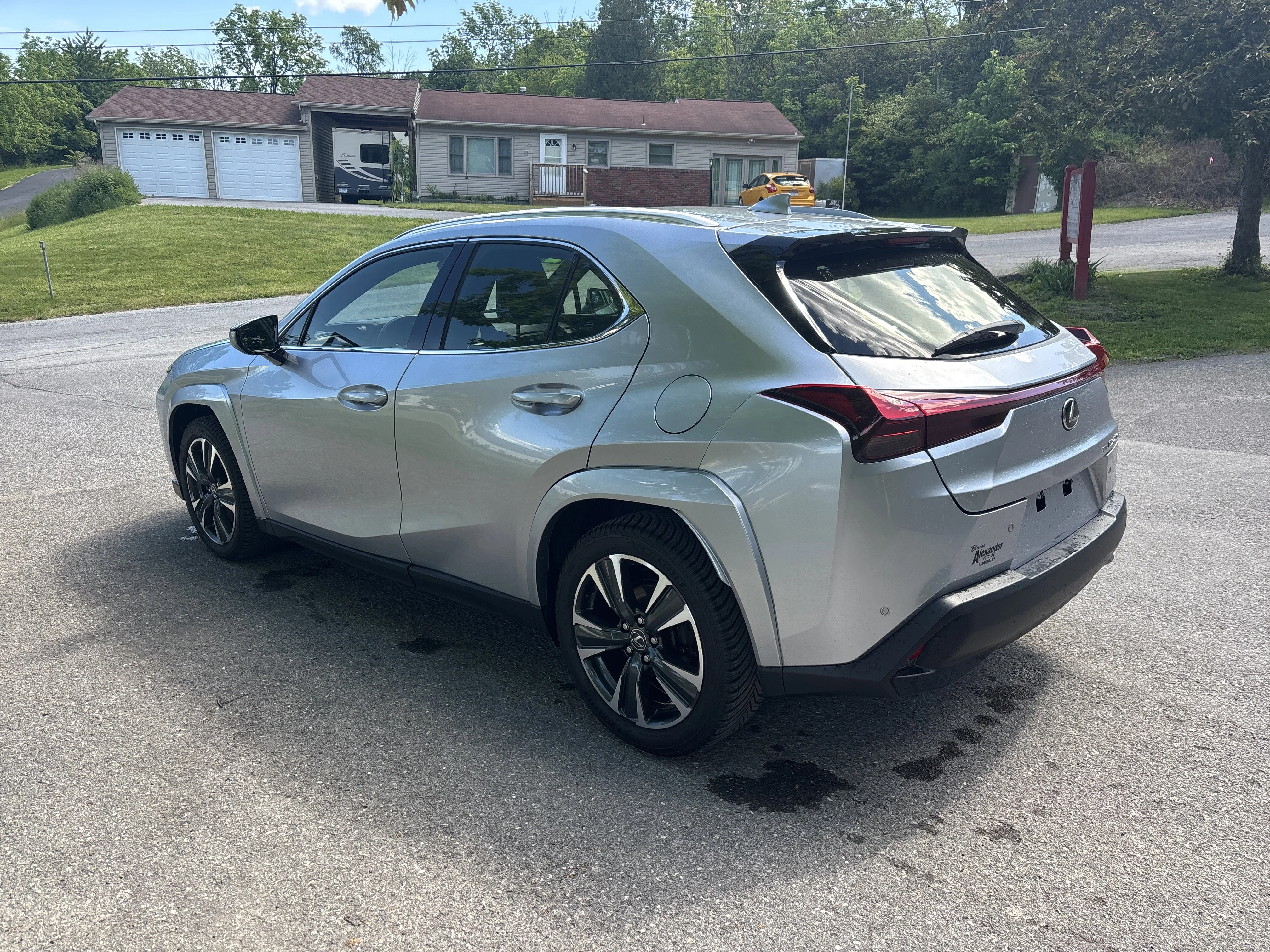 Used 2024 Iridium Lexus UX 250h Premium image 6