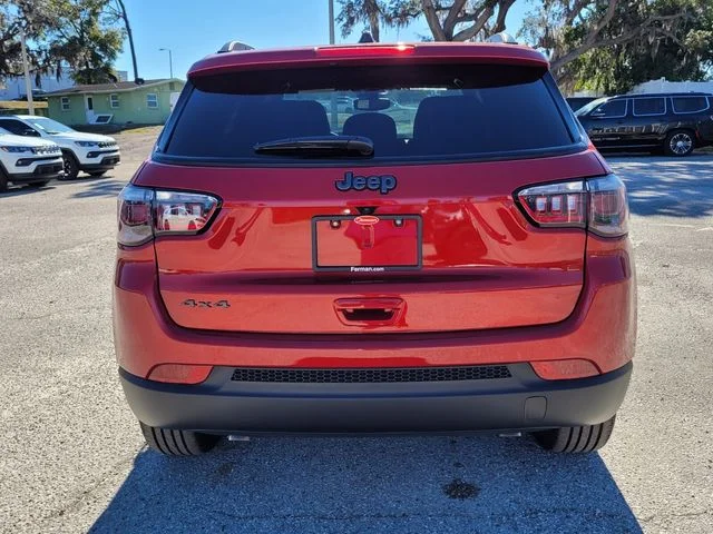 New 2026 Red Hot Pearl-Coat Exterior Paint Jeep Latitude image 6