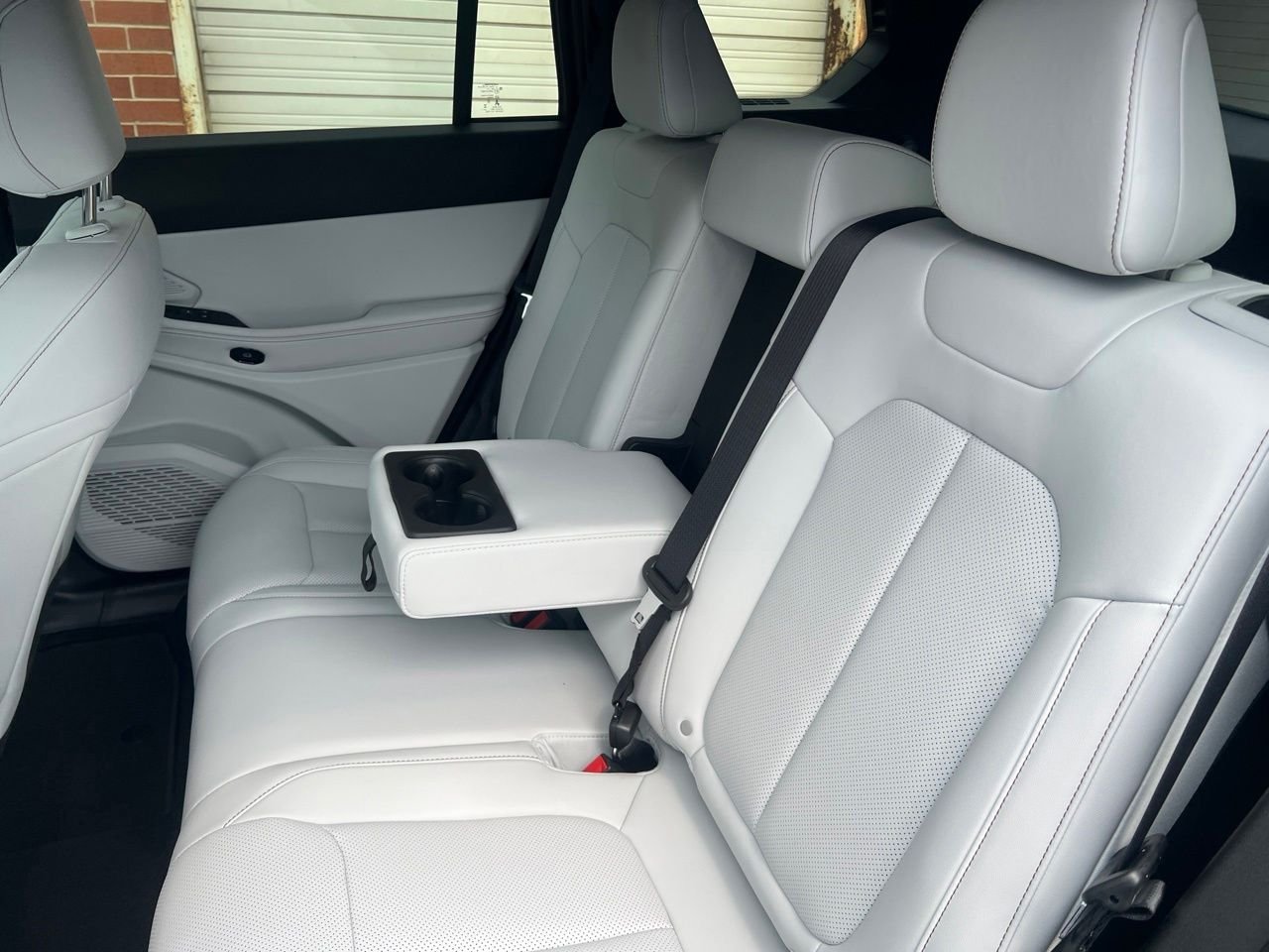 New 2026 Diamond Black Crystal Pearl-Coat Exterior Paint Jeep Limited image 19