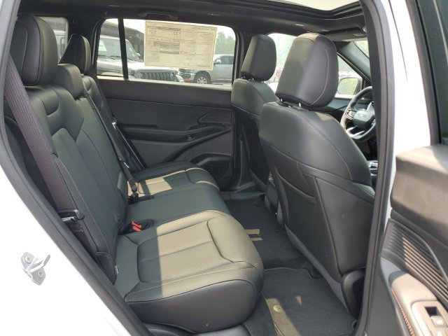 New 2026 Bright White Clear-Coat Exterior Paint Jeep Limited image 23