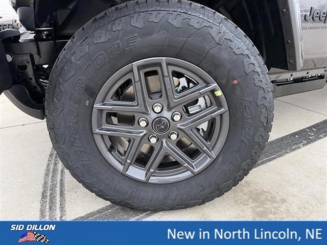 New 2026 Granite Crystal Metallic Clearcoat Jeep Sport S image 5
