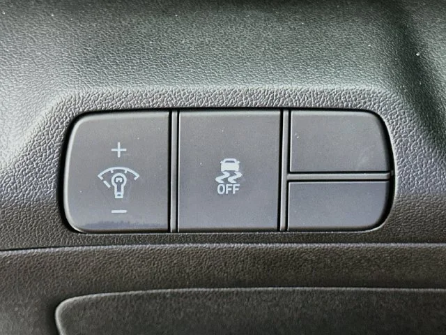 New 2026 White Hyundai SEL Sport image 19