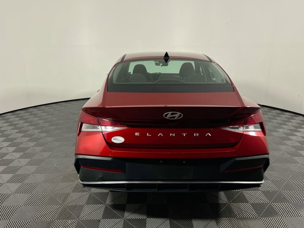 Used 2024 Red Hyundai SEL image 4