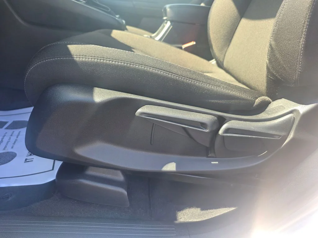 Used 2023 Lunar Silver Metallic Honda LX image 10