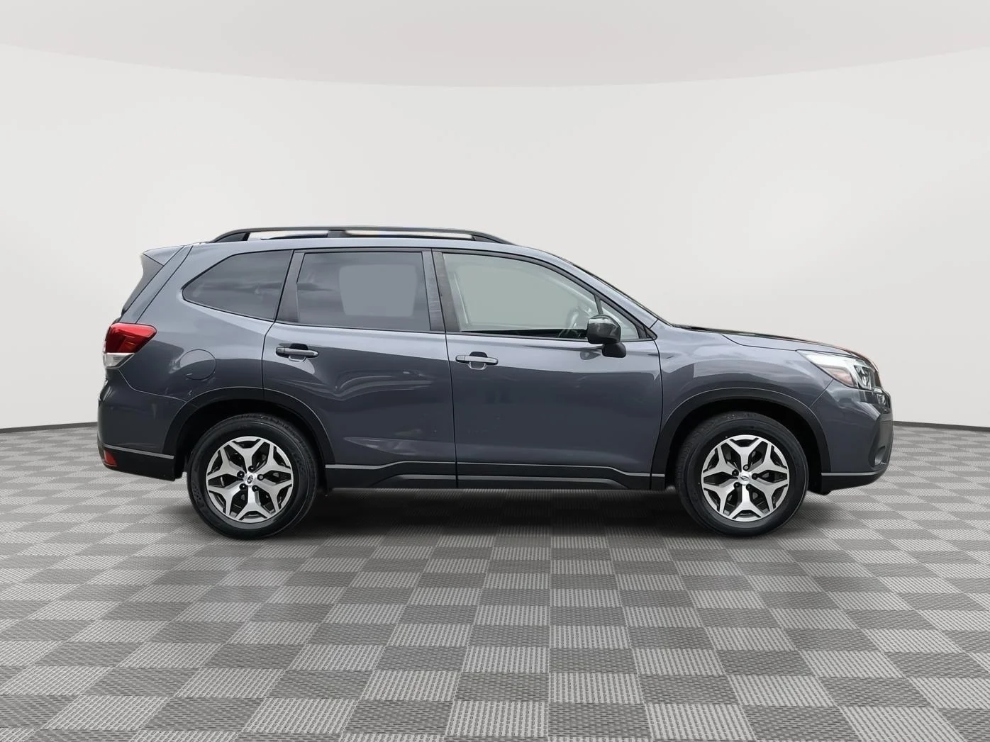 Used 2021 Magnetite Gray Metallic Subaru Premium image 4
