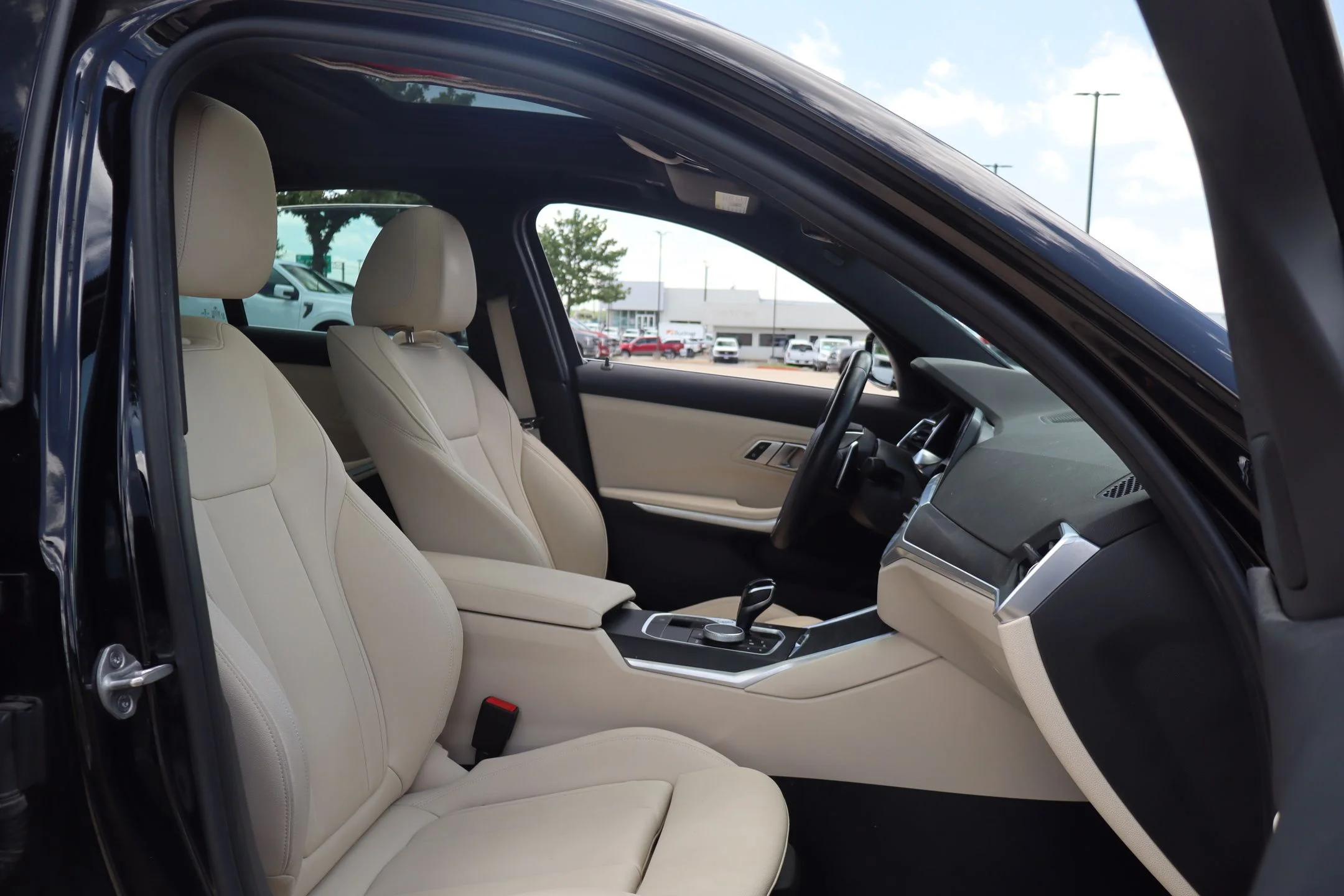Used 2021 Black BMW 330i image 31