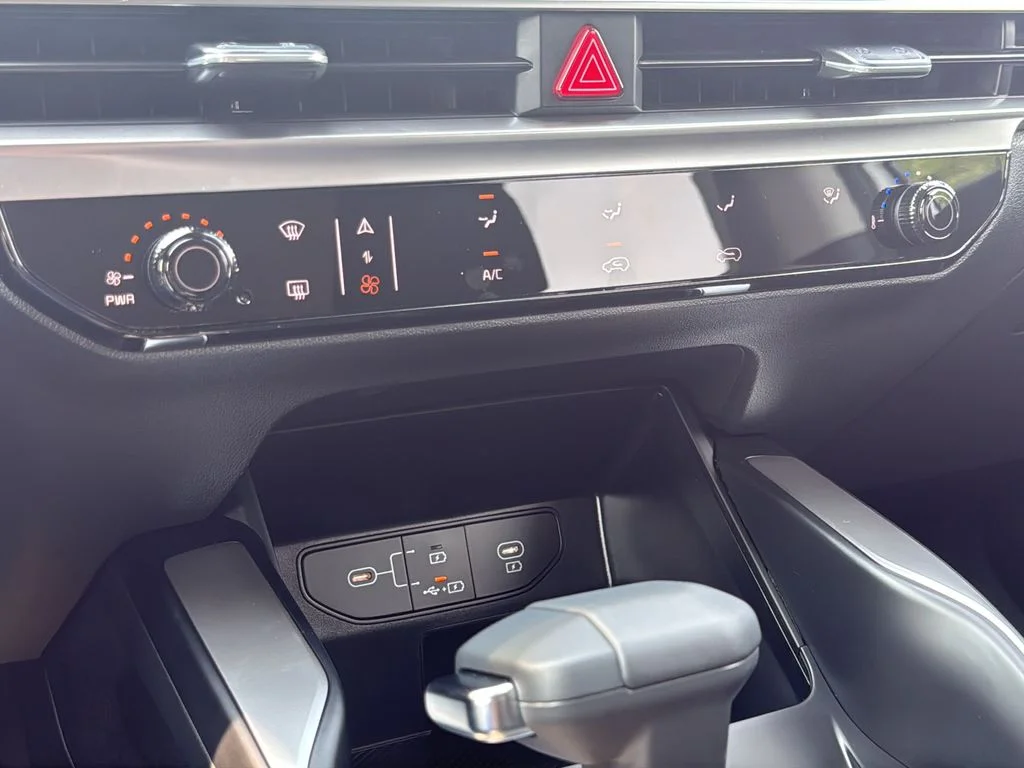 New 2026 Glacial White Pearl Kia LX image 21