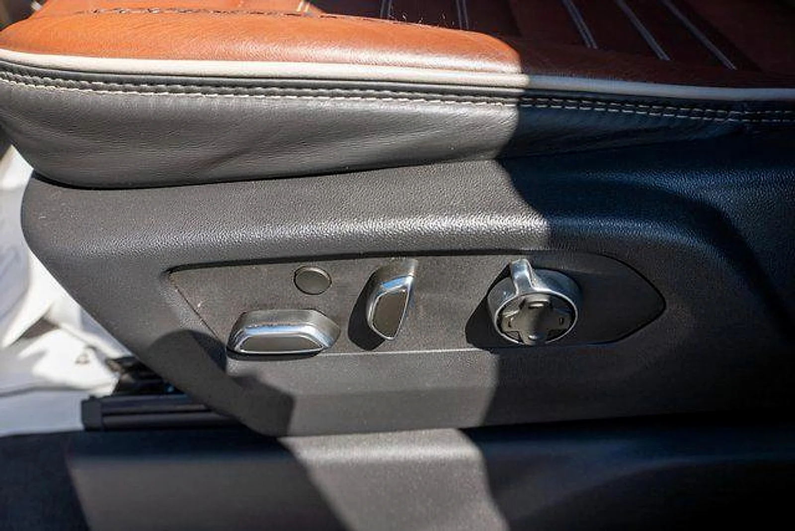 Used 2023  GMC Denali Ultimate image 23