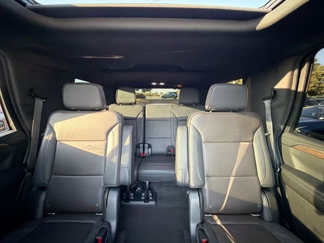 Used 2021  Chevrolet High Country image 14