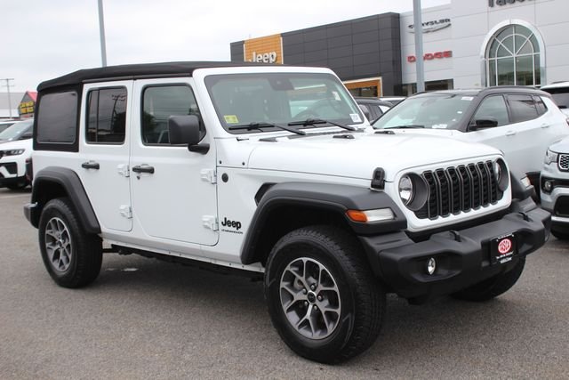 Used 2024 White Jeep Sport S image 1