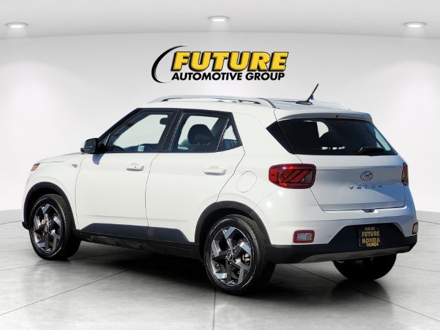 Used 2025 White Hyundai SEL image 7