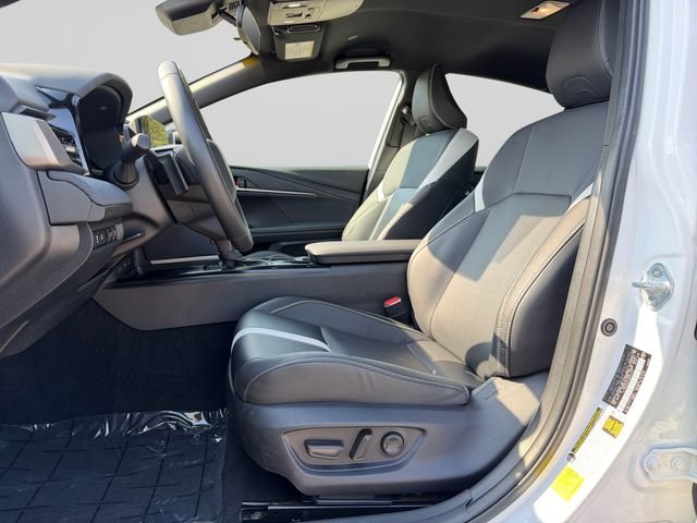 Used 2025 Ice Toyota SE image 10