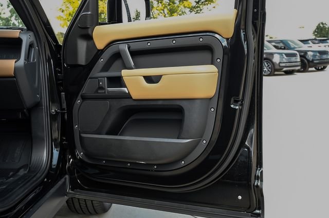 New 2026 Santorini Black Land Rover X-Dynamic SE image 58