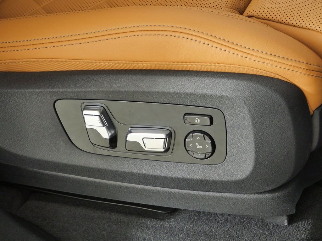 Certified Used 2024 Black Sapphire Metallic BMW xDrive40i image 27