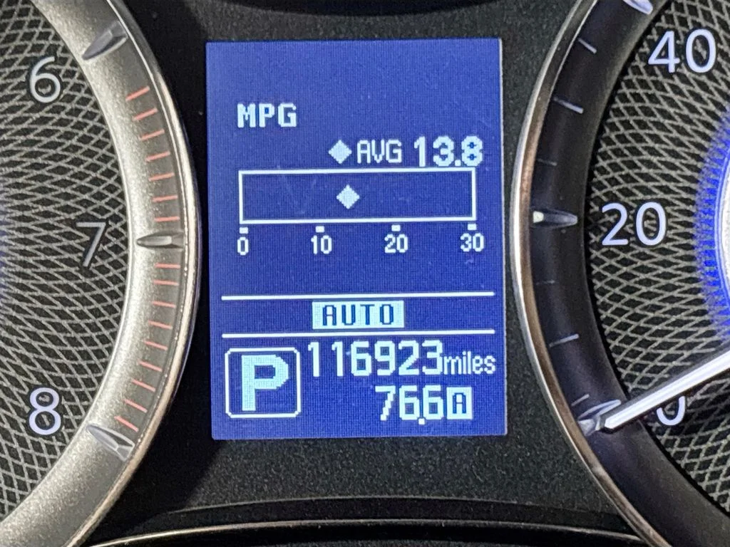 Used 2019 White INFINITI LUXE image 14